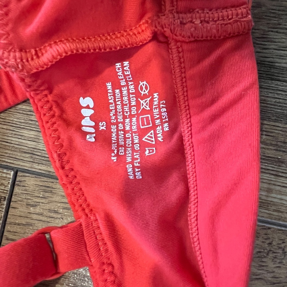 Skims unlined Red Bralette - Picture 3 of 3